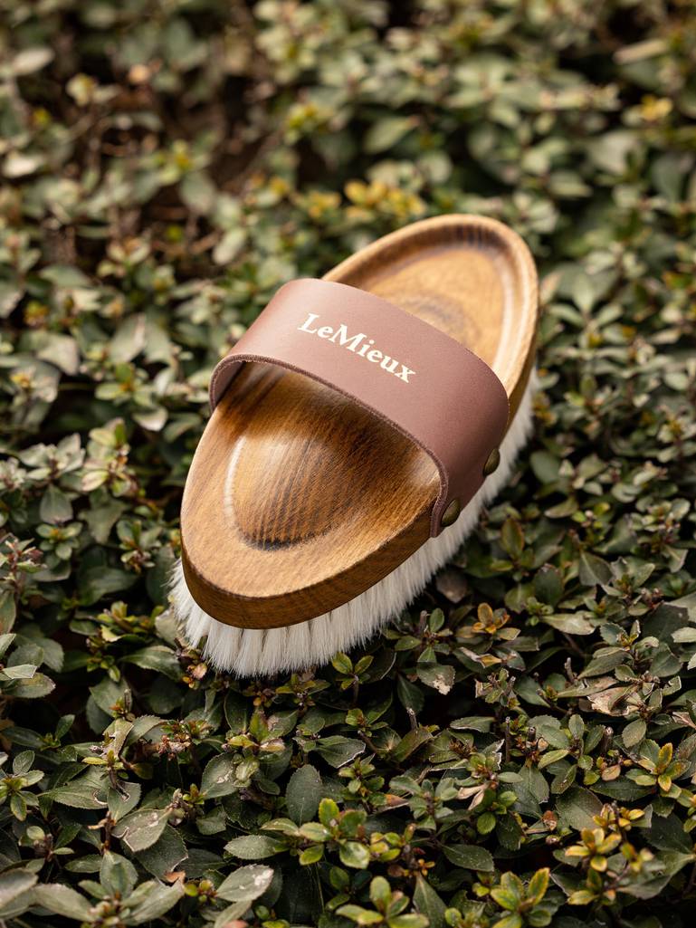 LeMieux Artesaani vuohenkarvaharja