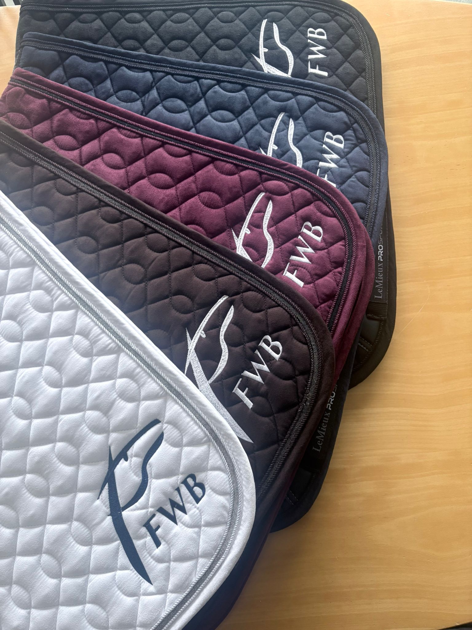 LeMieux FWB Crystal Suede estehuopa
