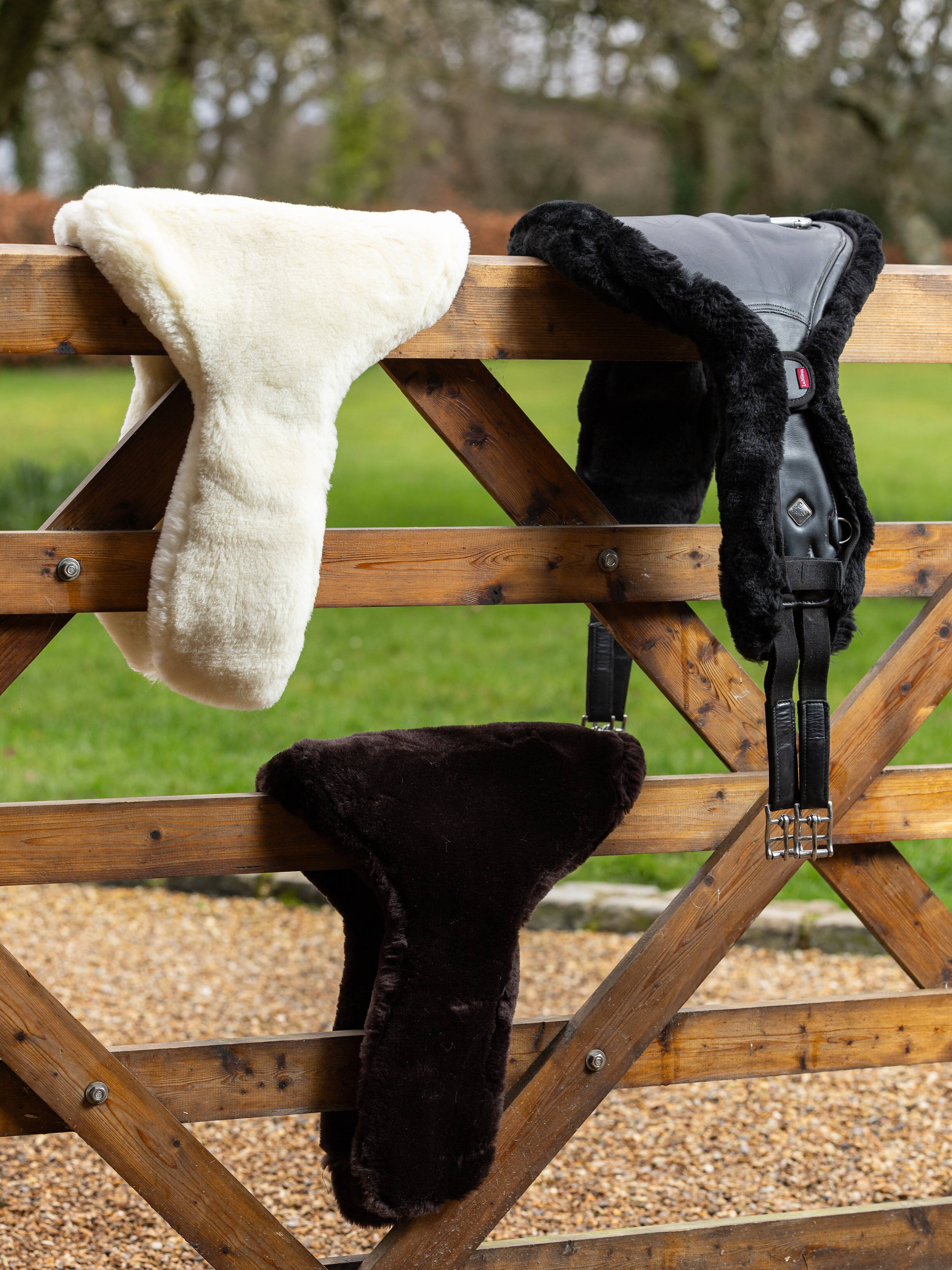 LeMieux Merino+ anatominen panssarivyön suoja LeMieux Merino+ anatominen panssarivyön suoja